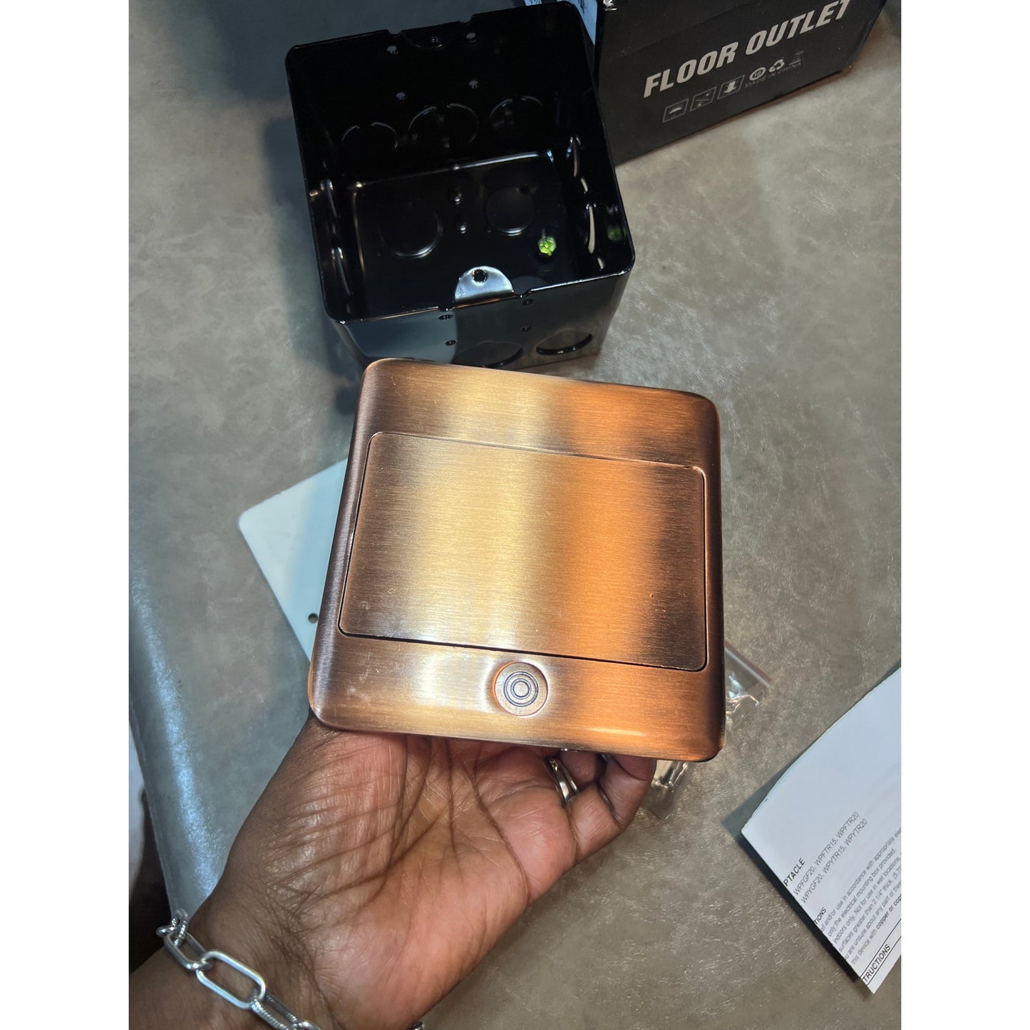 Vagueior Pop-Up Floor Box Kit, Waterproof Electrical Outlet Cover Box, Bronze.