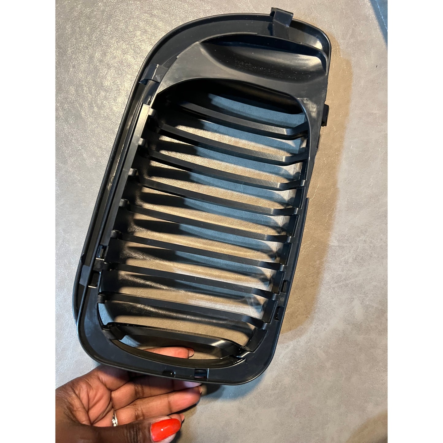 DEKEWEI E46 Grille, Front Kidney Grill Compatible With BMW 3 Series 2002-2005 E46 4-Door 320i 325i 325xi 330i 330xi Single Slat Gloss Black Grill. (1 pc GRILLE AVAILABLE -DRIVER'S SIDE ONLY)