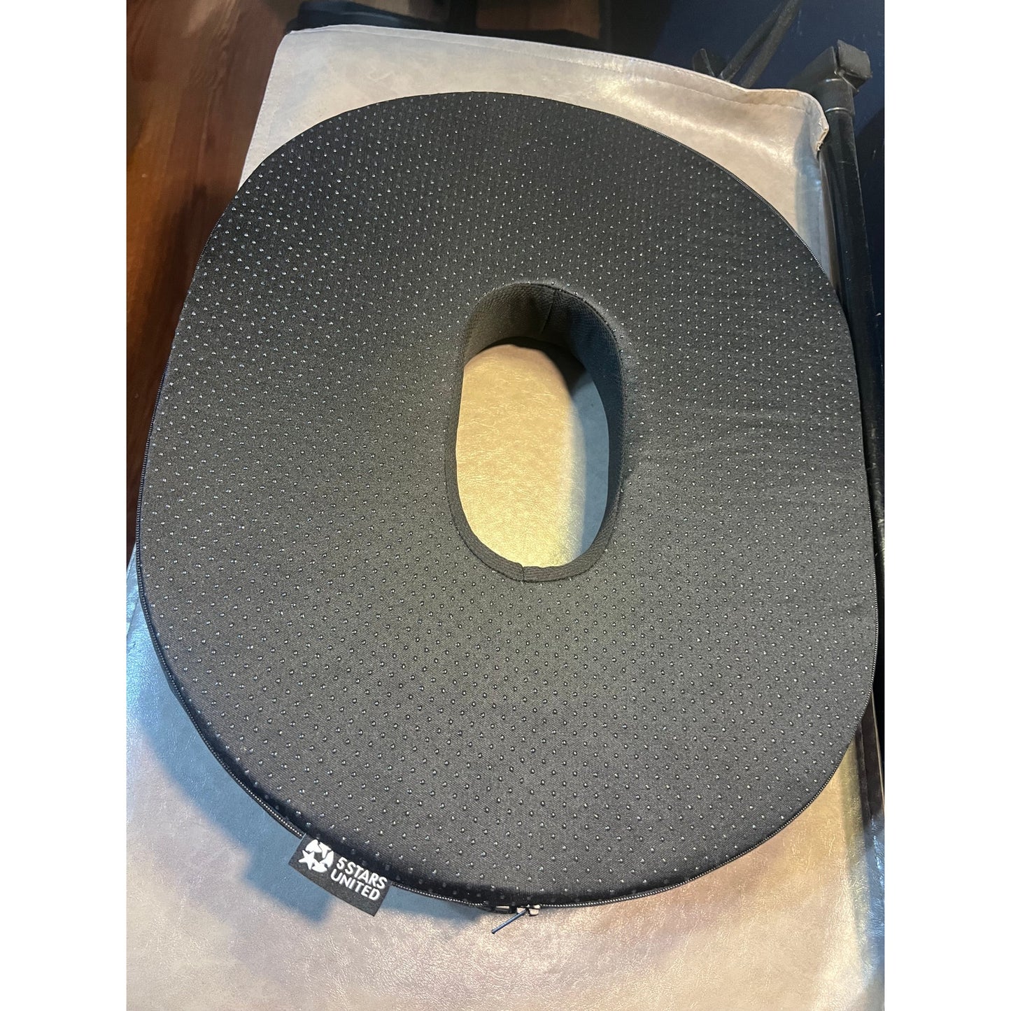 5 STARS UNITED Donut Pillow Hemorrhoid Tailbone Cushion–Large CushioN,Black Mesh