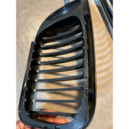 DEKEWEI E46 Grille, Front Kidney Grill Compatible With BMW 3 Series 2002-2005 E46 4-Door 320i 325i 325xi 330i 330xi Single Slat Gloss Black Grill. (1 pc GRILLE AVAILABLE -DRIVER'S SIDE ONLY)