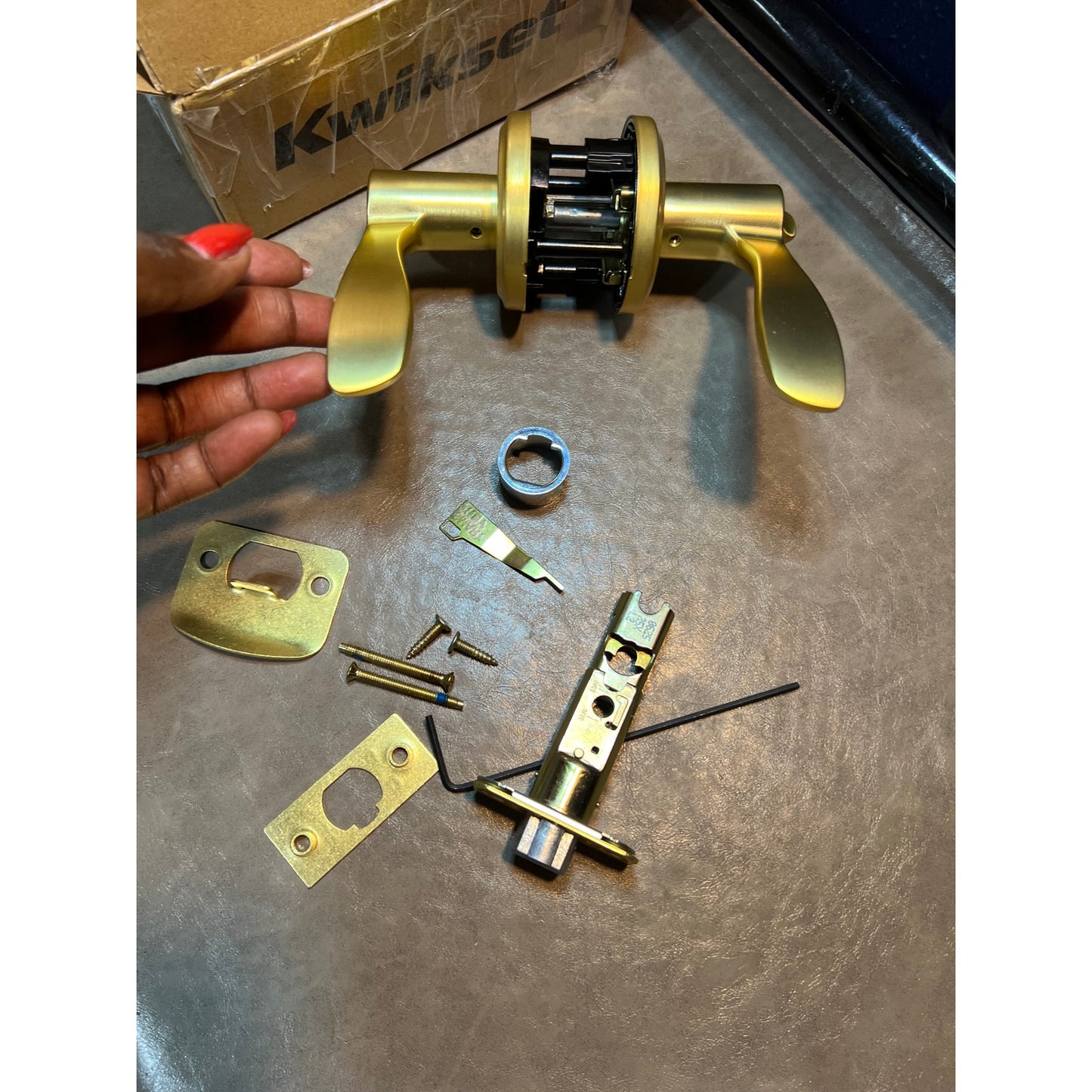 Kwikset Sedona Entry Door Handle With Lock And Key, Secure Keyed Reversible Lever Exterior, For Front Entrance And Bedrooms, Satin Brass, Pick Resistant Smartkey Rekey Security And Microban (No keys / Missing)
