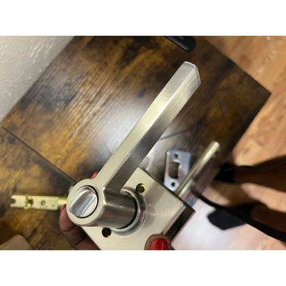 Kwikset Casey Interior Privacy Door Handle With Lock, Door Lever For Bathroom And Bedroom, Satin Nickel Reversible Keyless Turn Lock, With Microban Protection.
