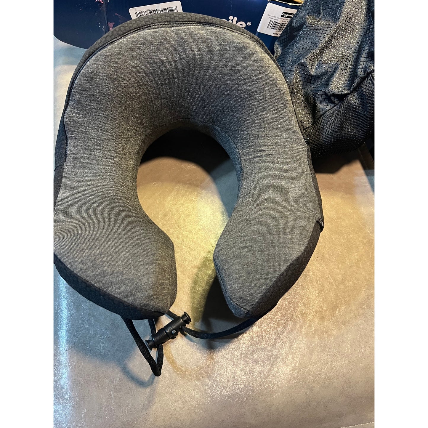 Doosmile Patented Head-Bobble-Preventing Ergonomic 360° Supporting Golden-Black