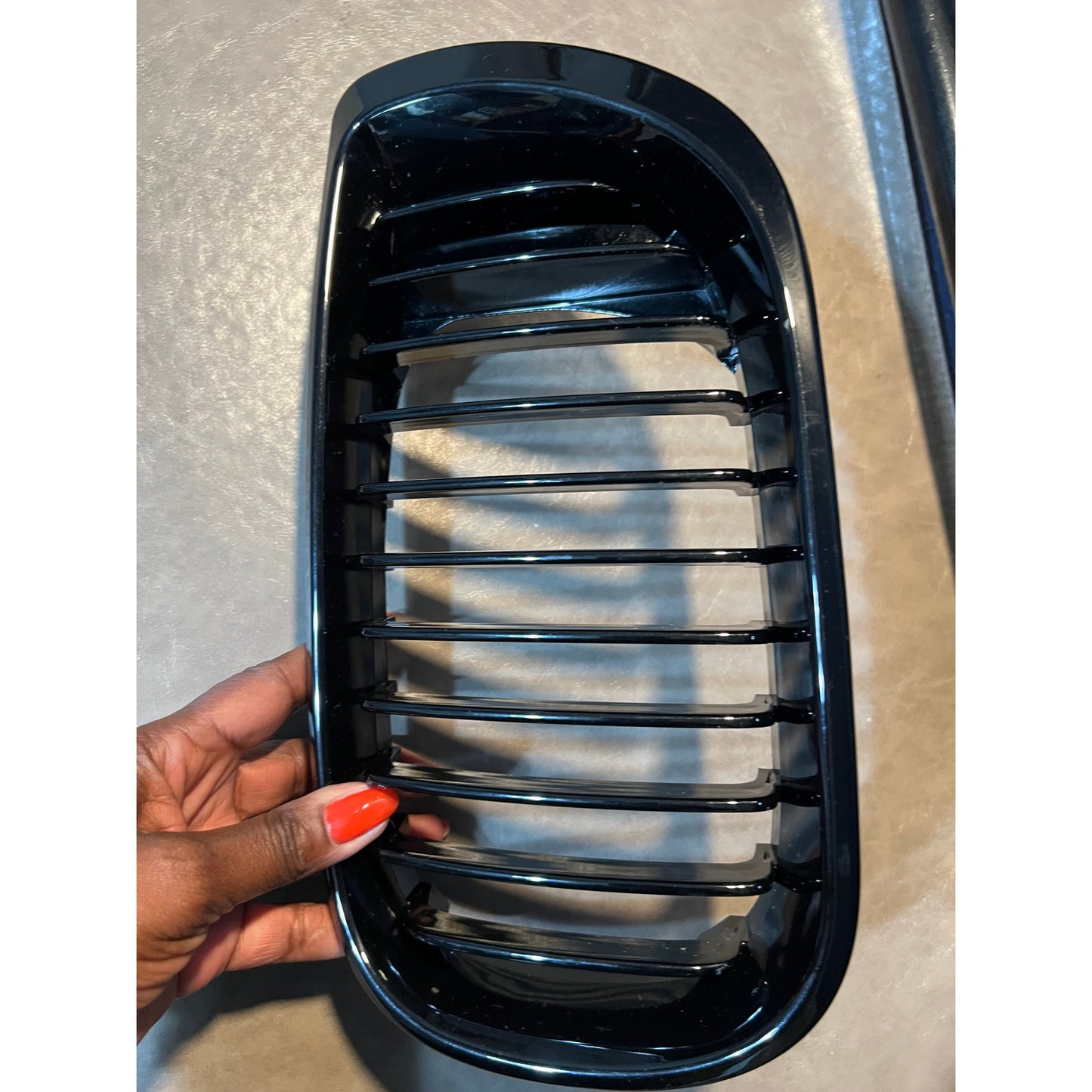 DEKEWEI E46 Grille, Front Kidney Grill Compatible With BMW 3 Series 2002-2005 E46 4-Door 320i 325i 325xi 330i 330xi Single Slat Gloss Black Grill. (1 pc GRILLE AVAILABLE -DRIVER'S SIDE ONLY)