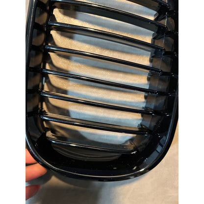 DEKEWEI E46 Grille, Front Kidney Grill Compatible With BMW 3 Series 2002-2005 E46 4-Door 320i 325i 325xi 330i 330xi Single Slat Gloss Black Grill. (1 pc GRILLE AVAILABLE -DRIVER'S SIDE ONLY)