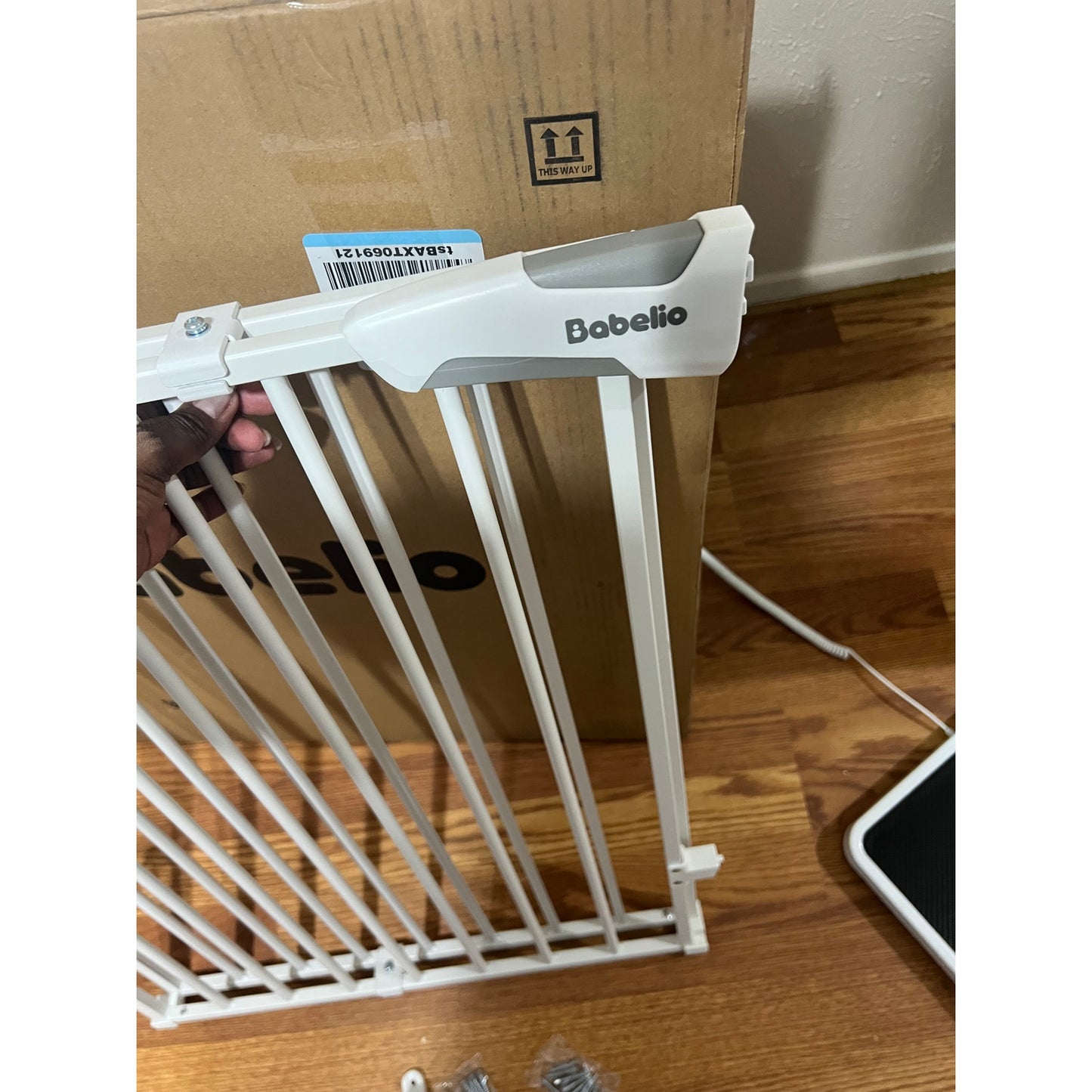 Babelio Baby Gate For Stairs, Kitchen & Doorways, 26-43" W 28" H No Bottom Bar| Easy Installation| One-Handed Operation| Auto-Close| Hardware Mount (Drill Needed) Safety Dog/Pet Gate Indoor (White)