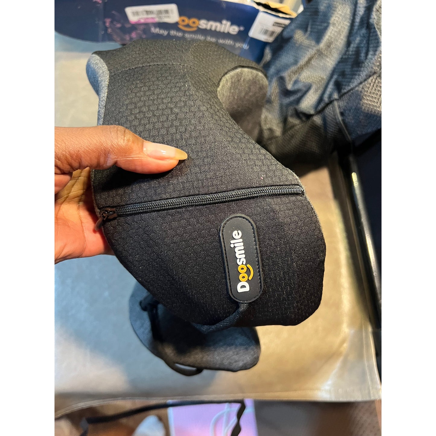 Doosmile Patented Head-Bobble-Preventing Ergonomic 360° Supporting Golden-Black