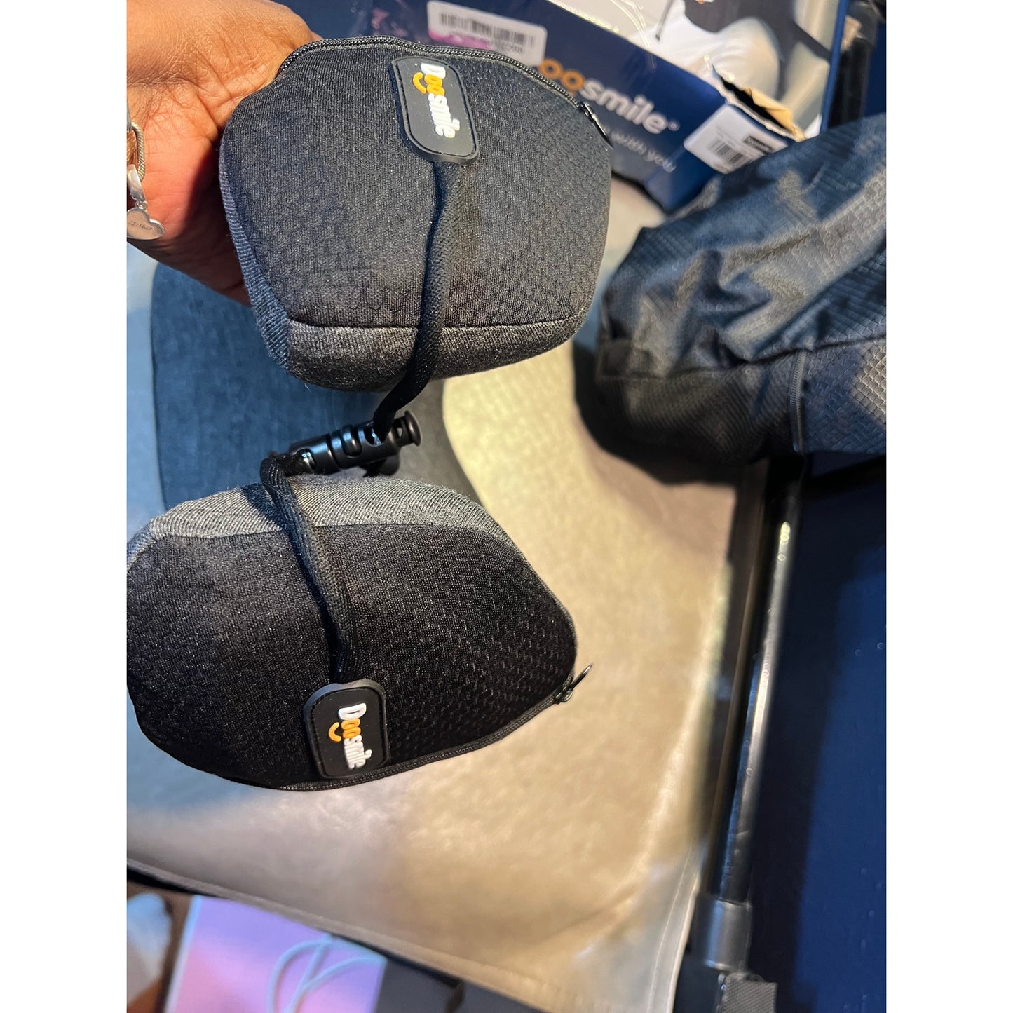 Doosmile Patented Head-Bobble-Preventing Ergonomic 360° Supporting Golden-Black