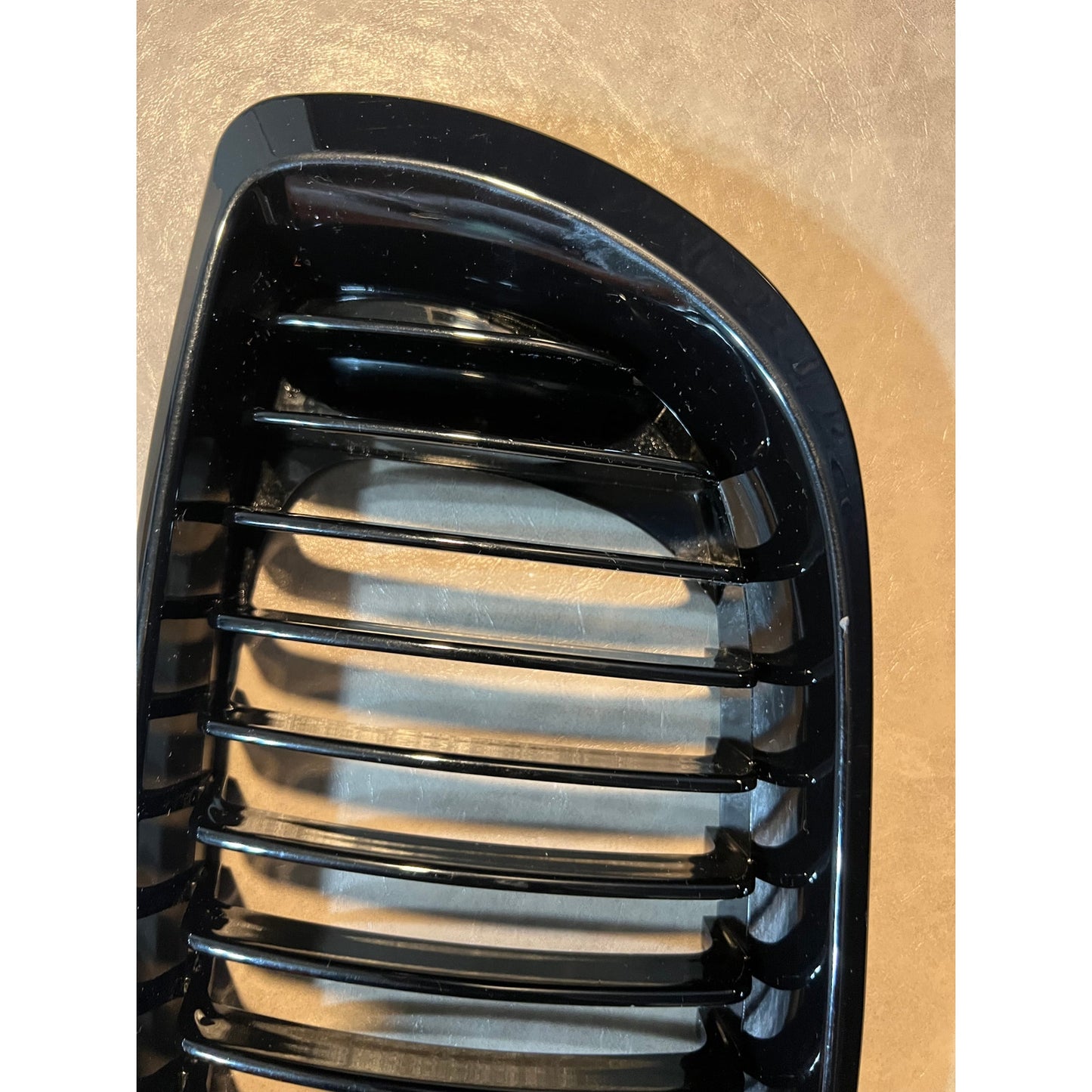 DEKEWEI E46 Grille, Front Kidney Grill Compatible With BMW 3 Series 2002-2005 E46 4-Door 320i 325i 325xi 330i 330xi Single Slat Gloss Black Grill. (1 pc GRILLE AVAILABLE -DRIVER'S SIDE ONLY)