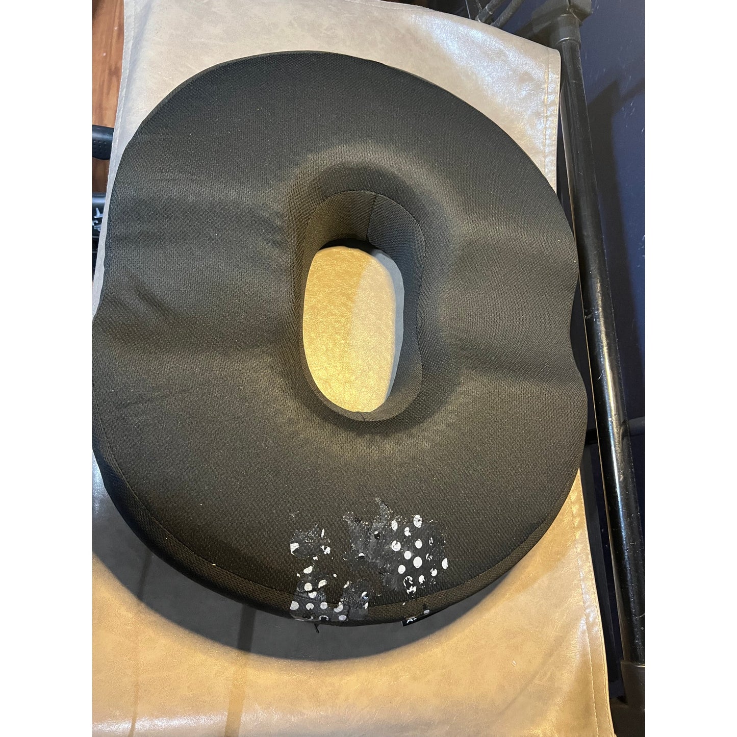 5 STARS UNITED Donut Pillow Hemorrhoid Tailbone Cushion–Large CushioN,Black Mesh