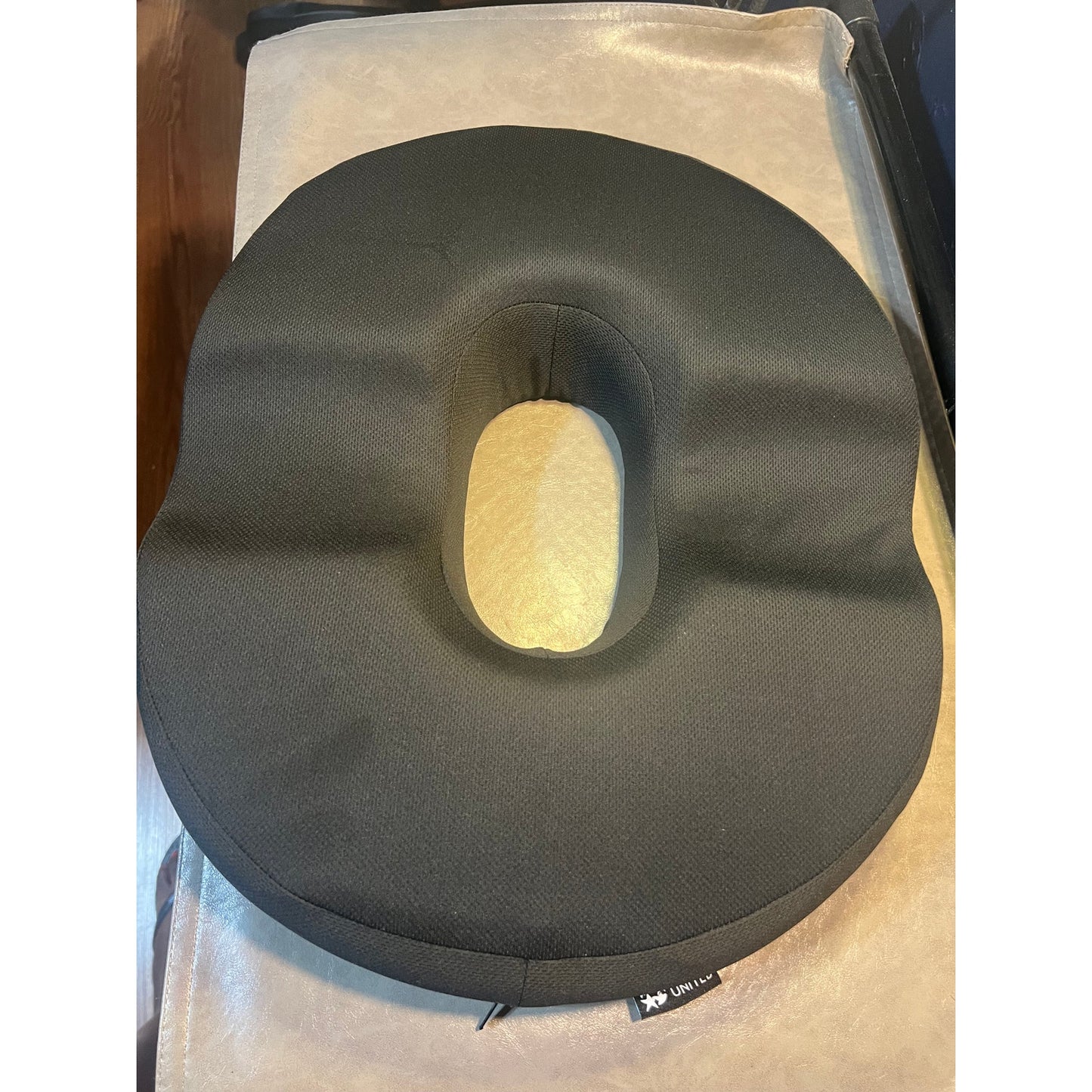 5 STARS UNITED Donut Pillow Hemorrhoid Tailbone Cushion–Large CushioN,Black Mesh