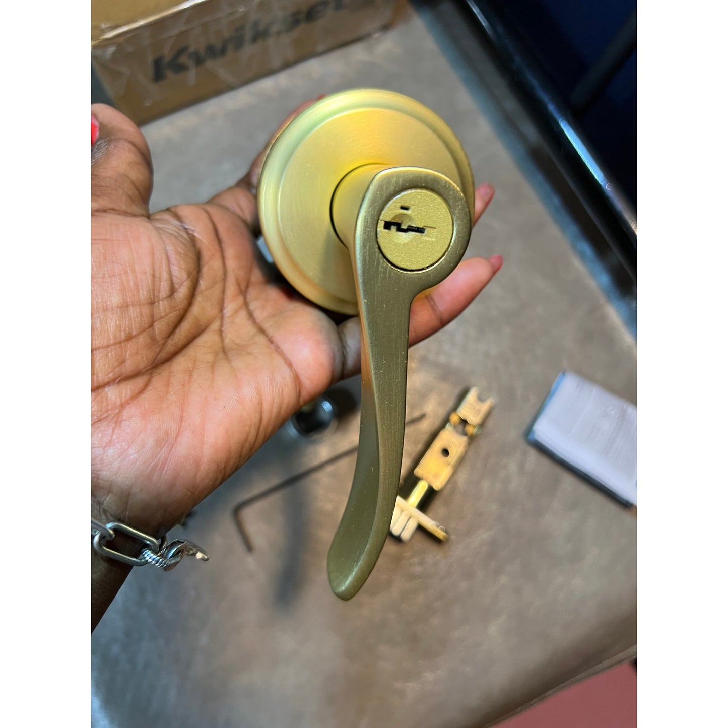 Kwikset Sedona Entry Door Handle With Lock And Key, Secure Keyed Reversible Lever Exterior, For Front Entrance And Bedrooms, Satin Brass, Pick Resistant Smartkey Rekey Security And Microban (No keys / Missing)