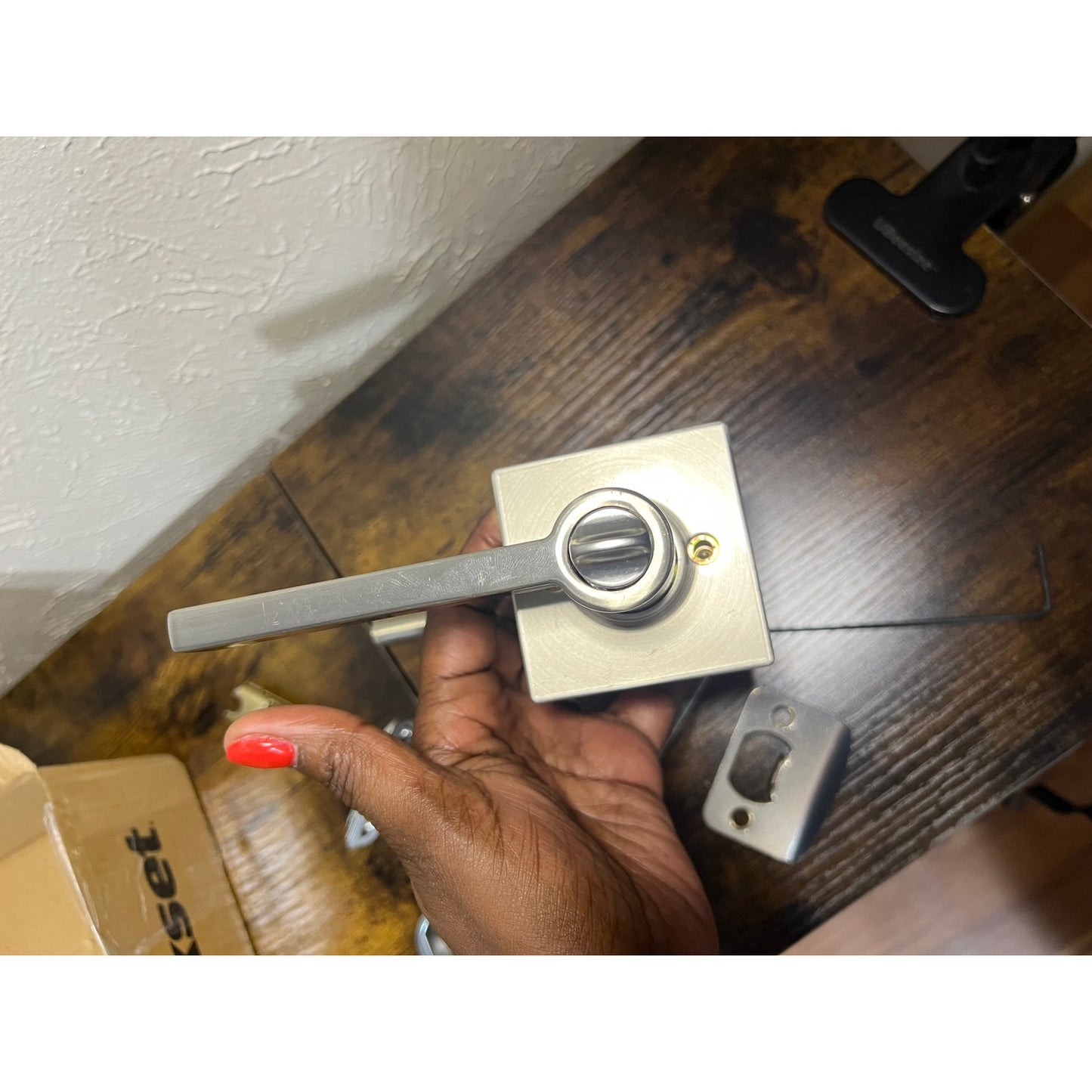 Kwikset Casey Interior Privacy Door Handle With Lock, Door Lever For Bathroom And Bedroom, Satin Nickel Reversible Keyless Turn Lock, With Microban Protection.
